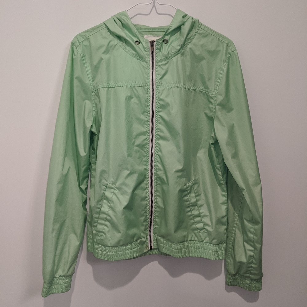 Wind breaker